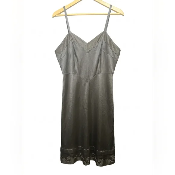 Vintage Yolande Black Nylon Embroidered Slip Dress / Nightie - Size 40 (Large) - Picture 2 of 10